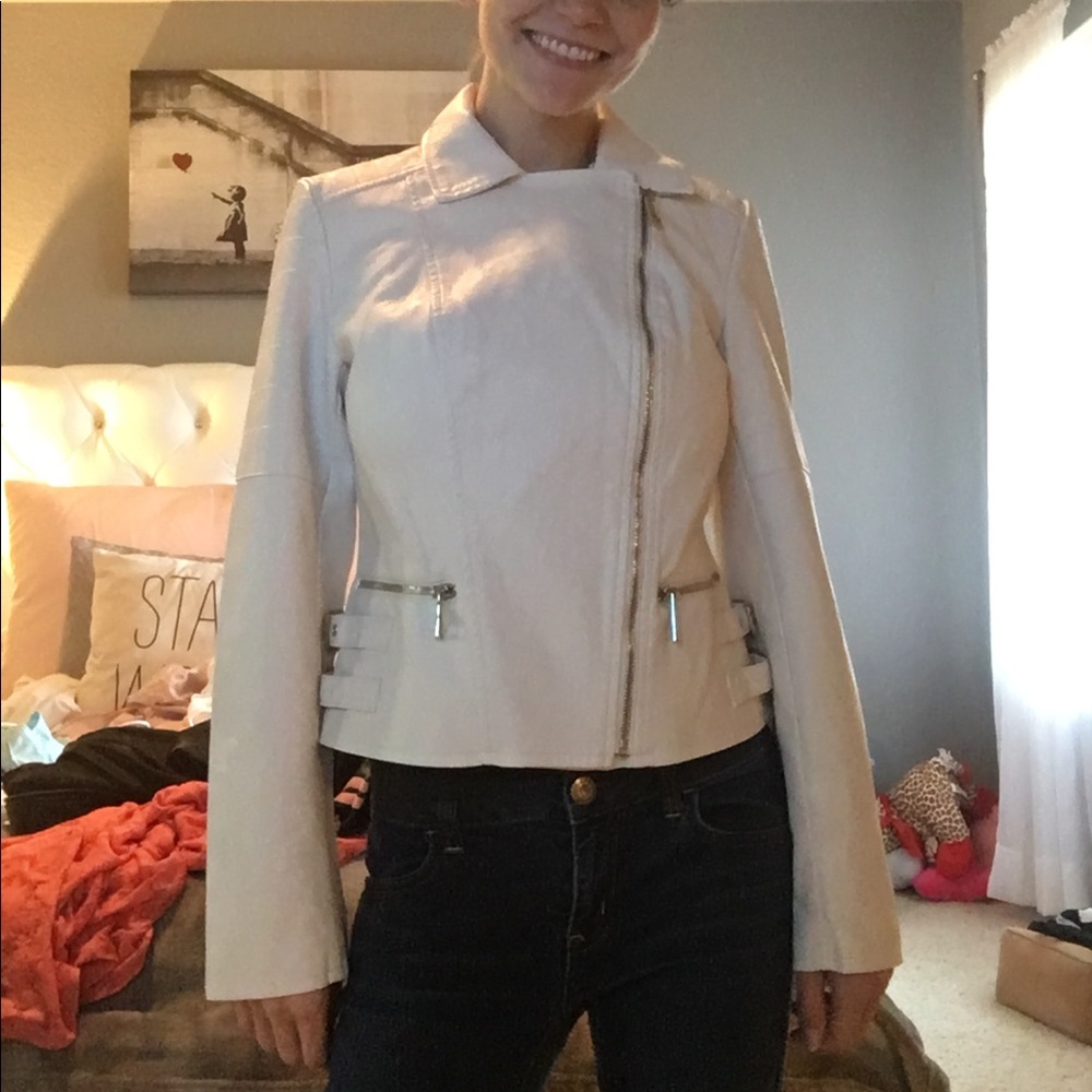 Small size cream/white color Ana jacket